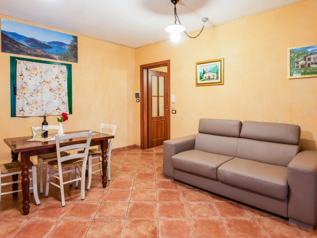 Beautiful Chalet With Swimming Pool In Lombardy Villa Marone Exteriör bild